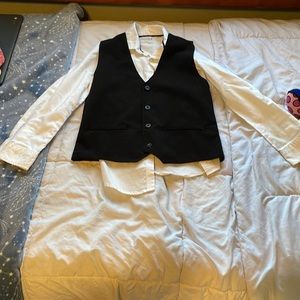 The top part of a suit(comes as a set) vest and collar shirt are not attached